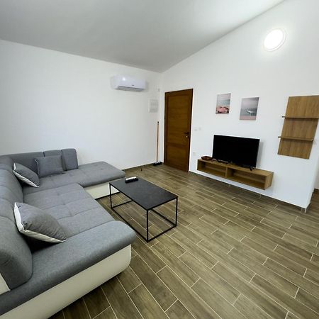 Adla Apartmani 울친 외부 사진