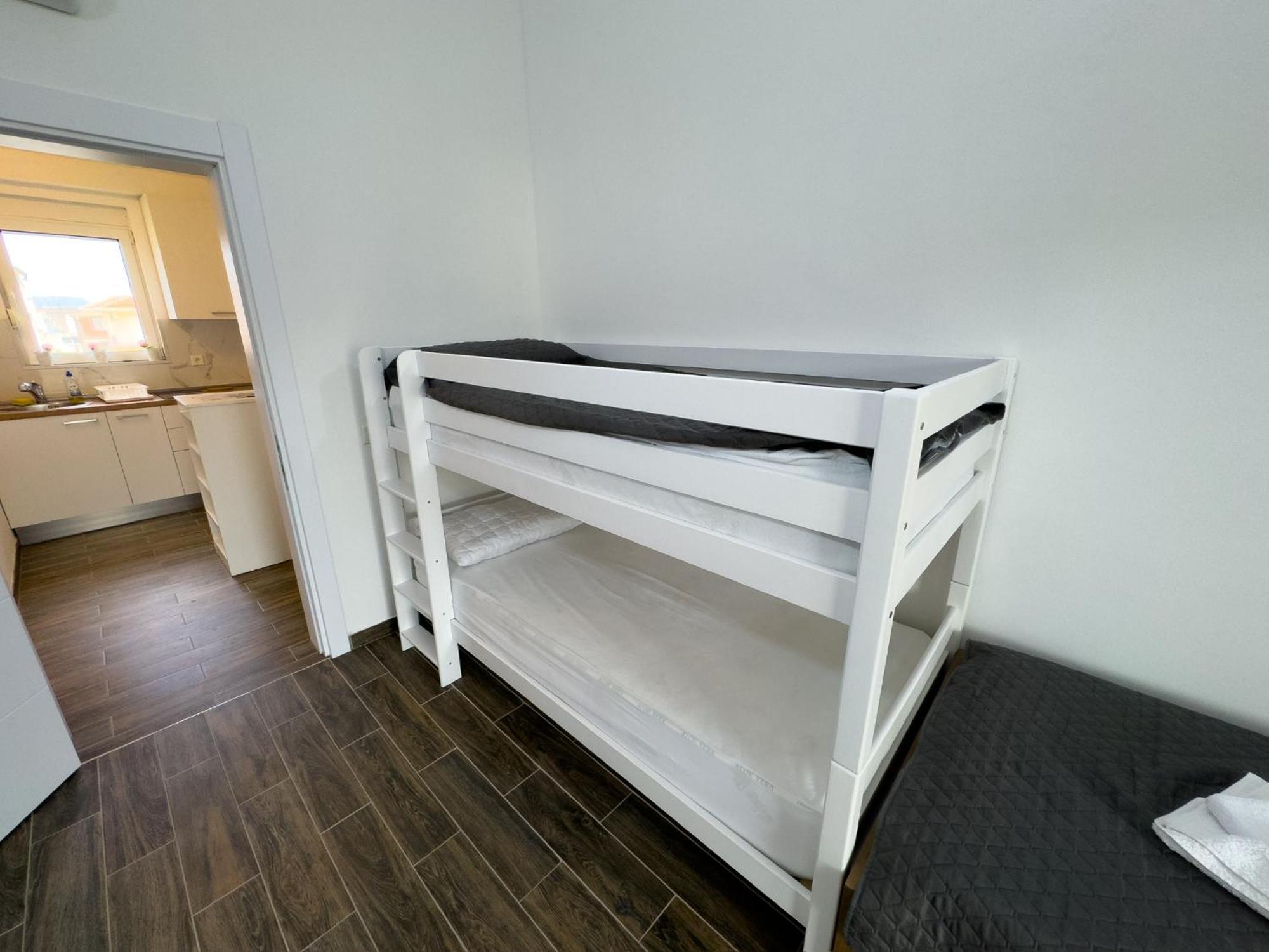 Adla Apartmani 울친 외부 사진